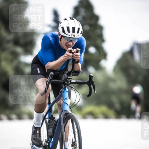 21.06.2026 - 29. Vierlanden-Triathlon H.Heesch http://msf.ph/oto/9908314 21.06.2026 11:45:05 Radfahren 255, 696 meine-sportfotos.de