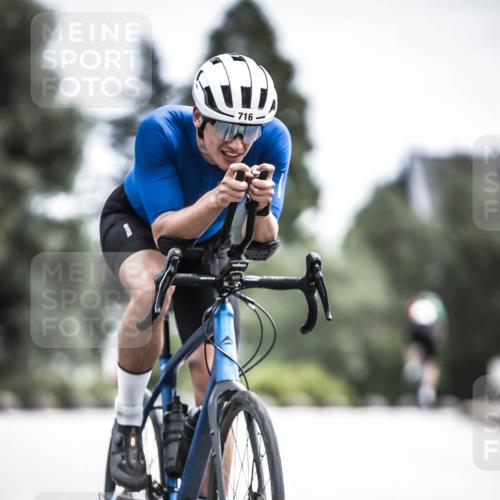 21.06.2026 - 29. Vierlanden-Triathlon H.Heesch http://msf.ph/oto/9908319 21.06.2026 11:45:05 Radfahren 255, 696 meine-sportfotos.de