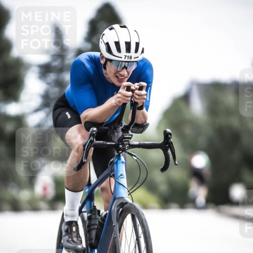 21.06.2026 - 29. Vierlanden-Triathlon H.Heesch http://msf.ph/oto/9908322 21.06.2026 11:45:05 Radfahren 255, 696 meine-sportfotos.de