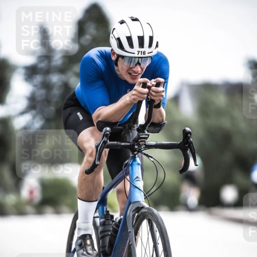 21.06.2026 - 29. Vierlanden-Triathlon H.Heesch http://msf.ph/oto/9908325 21.06.2026 11:45:05 Radfahren 255, 696 meine-sportfotos.de