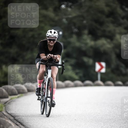 21.06.2026 - 29. Vierlanden-Triathlon H.Heesch http://msf.ph/oto/9908335 21.06.2026 09:25:08 Radfahren 25, 68, 255 meine-sportfotos.de
