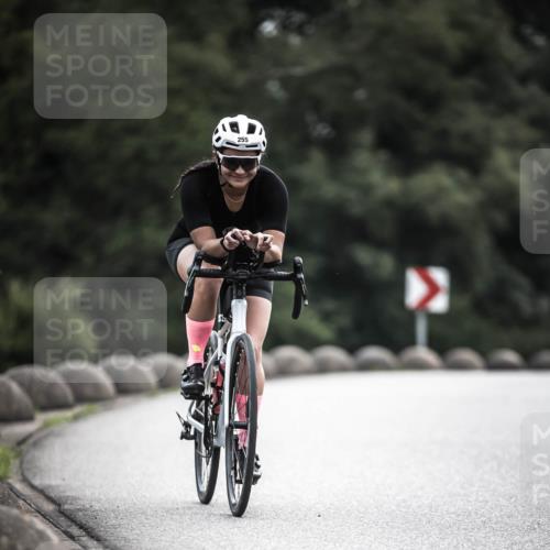 21.06.2026 - 29. Vierlanden-Triathlon H.Heesch http://msf.ph/oto/9908344 21.06.2026 09:25:08 Radfahren 25, 68, 255 meine-sportfotos.de