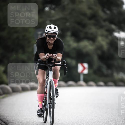 21.06.2026 - 29. Vierlanden-Triathlon H.Heesch http://msf.ph/oto/9908358 21.06.2026 09:25:08 Radfahren 25, 68, 255 meine-sportfotos.de
