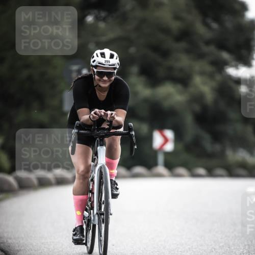 21.06.2026 - 29. Vierlanden-Triathlon H.Heesch http://msf.ph/oto/9908360 21.06.2026 09:25:08 Radfahren 25, 68, 255 meine-sportfotos.de