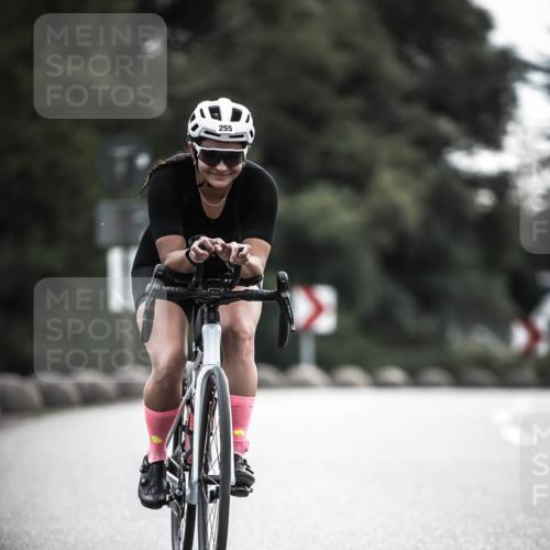 21.06.2026 - 29. Vierlanden-Triathlon H.Heesch http://msf.ph/oto/9908369 21.06.2026 09:25:09 Radfahren 25, 68, 255 meine-sportfotos.de