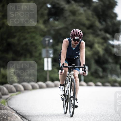 21.06.2026 - 29. Vierlanden-Triathlon H.Heesch http://msf.ph/oto/9908395 21.06.2026 11:51:01 Radfahren 233, 235, 259, 836 meine-sportfotos.de