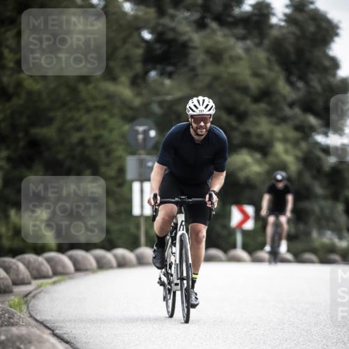 21.06.2026 - 29. Vierlanden-Triathlon H.Heesch http://msf.ph/oto/9908489 21.06.2026 11:51:46 Radfahren 20, 260, 633, 727, 876 meine-sportfotos.de