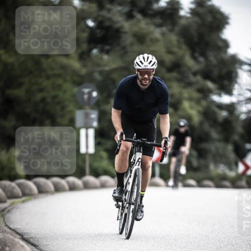 21.06.2026 - 29. Vierlanden-Triathlon H.Heesch http://msf.ph/oto/9908500 21.06.2026 11:51:47 Radfahren 20, 260, 633, 727, 876 meine-sportfotos.de