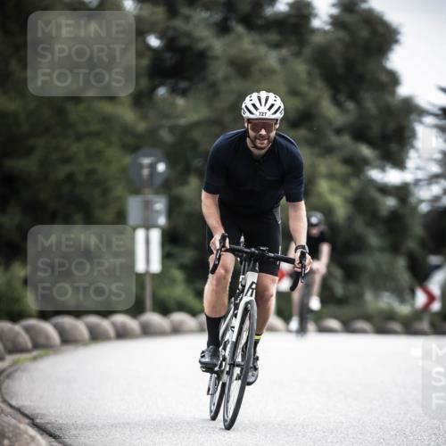 21.06.2026 - 29. Vierlanden-Triathlon H.Heesch http://msf.ph/oto/9908503 21.06.2026 11:51:47 Radfahren 20, 260, 633, 727, 876 meine-sportfotos.de