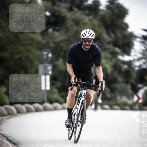 21.06.2026 - 29. Vierlanden-Triathlon H.Heesch http://msf.ph/oto/9908506 21.06.2026 11:51:47 Radfahren 20, 260, 633, 727, 876 meine-sportfotos.de