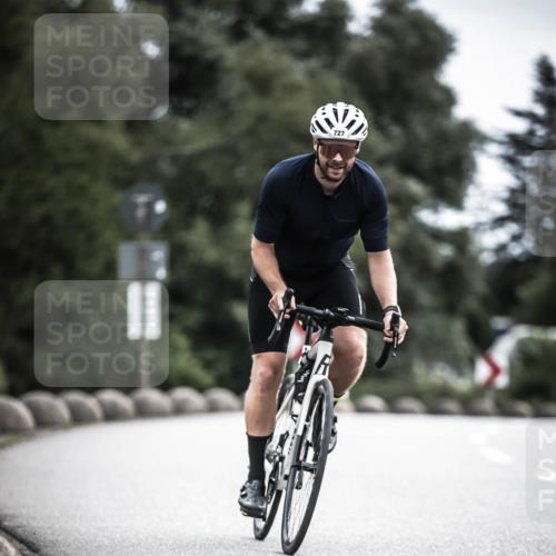 21.06.2026 - 29. Vierlanden-Triathlon H.Heesch http://msf.ph/oto/9908512 21.06.2026 11:51:47 Radfahren 20, 260, 633, 727, 876 meine-sportfotos.de