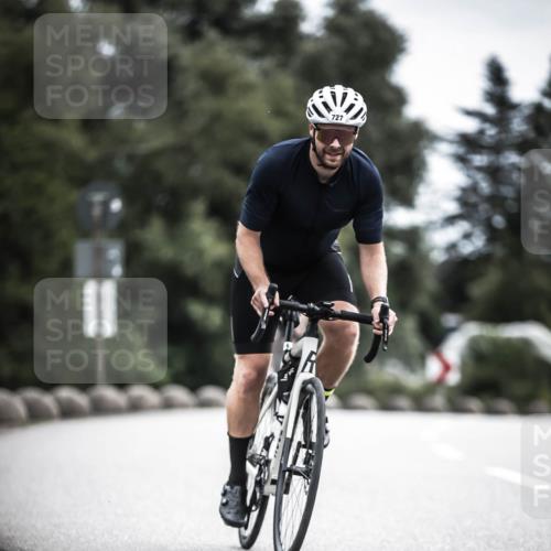 21.06.2026 - 29. Vierlanden-Triathlon H.Heesch http://msf.ph/oto/9908518 21.06.2026 11:51:47 Radfahren 20, 260, 633, 727, 876 meine-sportfotos.de