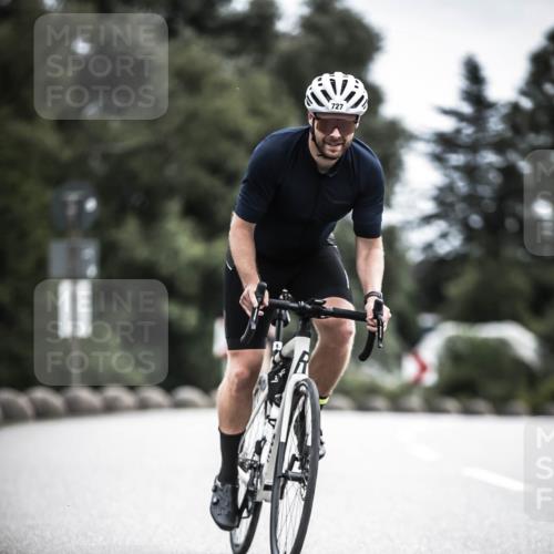 21.06.2026 - 29. Vierlanden-Triathlon H.Heesch http://msf.ph/oto/9908521 21.06.2026 11:51:47 Radfahren 20, 260, 633, 727, 876 meine-sportfotos.de