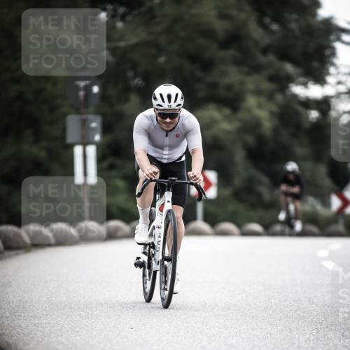 21.06.2026 - 29. Vierlanden-Triathlon H.Heesch http://msf.ph/oto/9908562 21.06.2026 09:25:55 Radfahren 72, 294 meine-sportfotos.de