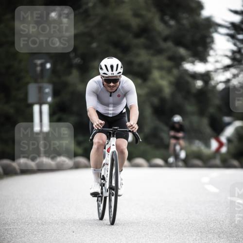 21.06.2026 - 29. Vierlanden-Triathlon H.Heesch http://msf.ph/oto/9908570 21.06.2026 09:25:55 Radfahren 72, 294 meine-sportfotos.de