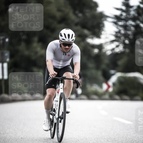 21.06.2026 - 29. Vierlanden-Triathlon H.Heesch http://msf.ph/oto/9908585 21.06.2026 09:25:56 Radfahren 72, 294 meine-sportfotos.de