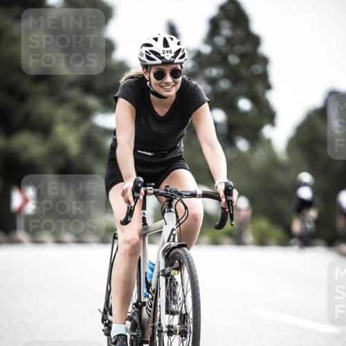 21.06.2026 - 29. Vierlanden-Triathlon H.Heesch http://msf.ph/oto/9908618 21.06.2026 11:52:03 Radfahren 249, 717, 755 meine-sportfotos.de