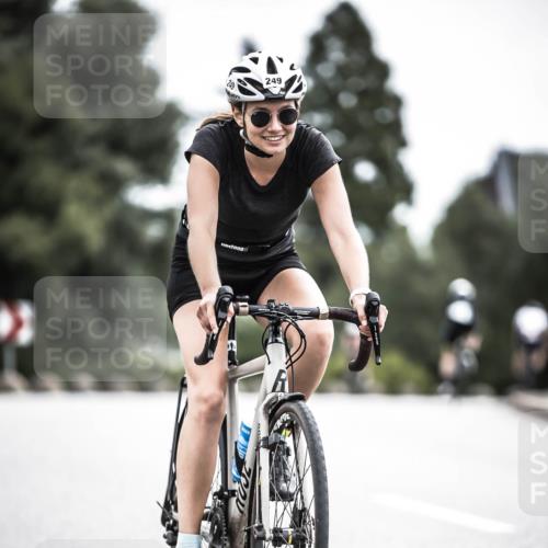 21.06.2026 - 29. Vierlanden-Triathlon H.Heesch http://msf.ph/oto/9908621 21.06.2026 11:52:03 Radfahren 249, 717, 755 meine-sportfotos.de