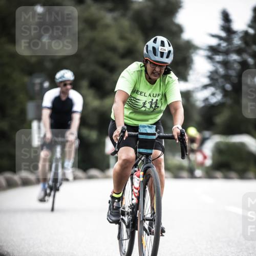 21.06.2026 - 29. Vierlanden-Triathlon H.Heesch http://msf.ph/oto/9908939 21.06.2026 11:52:53 Radfahren 256, 729, 758, 760, 796, 802 meine-sportfotos.de