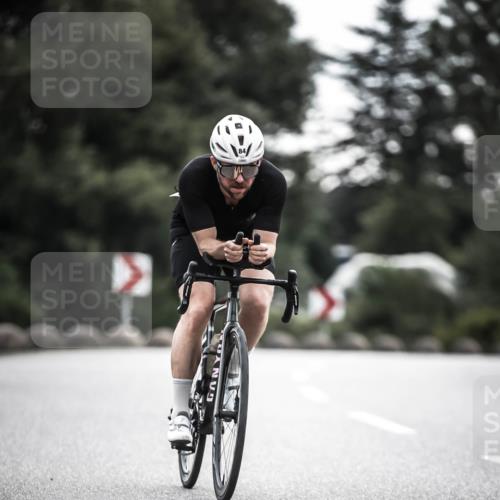 21.06.2026 - 29. Vierlanden-Triathlon H.Heesch http://msf.ph/oto/9909018 21.06.2026 09:27:08 Radfahren 27, 75, 84, 169, 198 meine-sportfotos.de