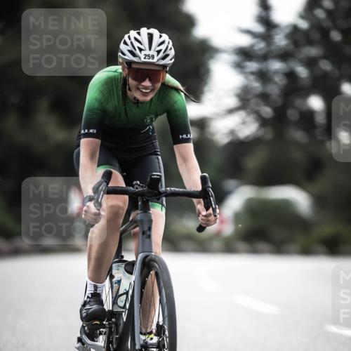 21.06.2026 - 29. Vierlanden-Triathlon H.Heesch http://msf.ph/oto/9909173 21.06.2026 09:27:44 Radfahren 135, 243, 259 meine-sportfotos.de