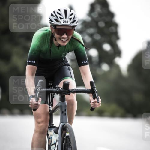 21.06.2026 - 29. Vierlanden-Triathlon H.Heesch http://msf.ph/oto/9909183 21.06.2026 09:27:44 Radfahren 135, 243, 259 meine-sportfotos.de