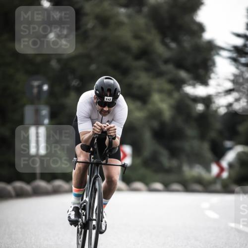21.06.2026 - 29. Vierlanden-Triathlon H.Heesch http://msf.ph/oto/9909273 21.06.2026 09:28:06 Radfahren 112, 122 meine-sportfotos.de