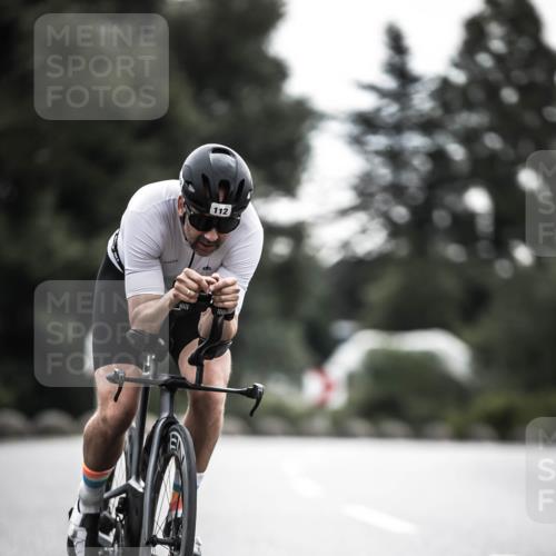21.06.2026 - 29. Vierlanden-Triathlon H.Heesch http://msf.ph/oto/9909281 21.06.2026 09:28:07 Radfahren 112, 122 meine-sportfotos.de