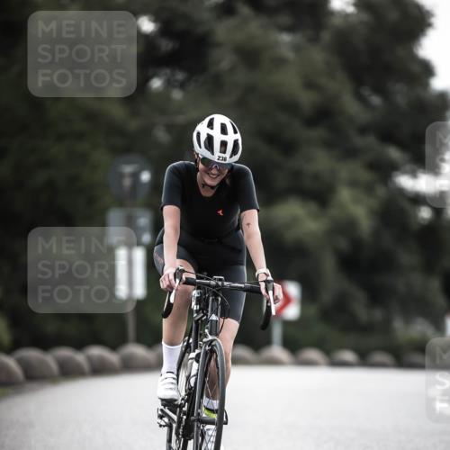 21.06.2026 - 29. Vierlanden-Triathlon H.Heesch http://msf.ph/oto/9909422 21.06.2026 09:29:23 Radfahren 141, 156, 236 meine-sportfotos.de