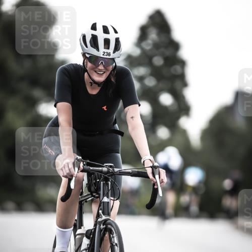 21.06.2026 - 29. Vierlanden-Triathlon H.Heesch http://msf.ph/oto/9909446 21.06.2026 09:29:24 Radfahren 141, 156, 236 meine-sportfotos.de