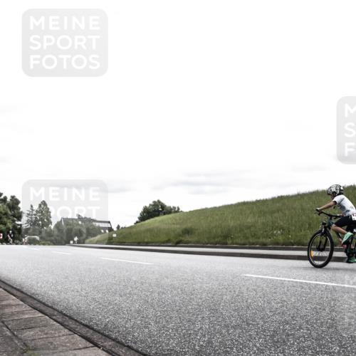 21.06.2026 - 29. Vierlanden-Triathlon H.Heesch http://msf.ph/oto/9909619 21.06.2026 15:00:01 Radfahren  meine-sportfotos.de