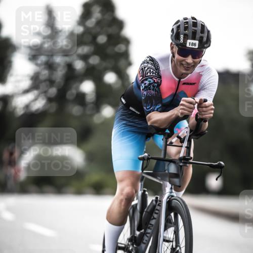 21.06.2026 - 29. Vierlanden-Triathlon H.Heesch http://msf.ph/oto/9909772 21.06.2026 09:29:43 Radfahren 186, 249, 281 meine-sportfotos.de