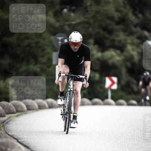 21.06.2026 - 29. Vierlanden-Triathlon H.Heesch http://msf.ph/oto/9909783 21.06.2026 11:56:21 Radfahren 17, 644, 704, 887 meine-sportfotos.de