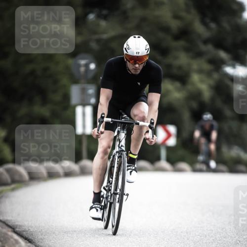 21.06.2026 - 29. Vierlanden-Triathlon H.Heesch http://msf.ph/oto/9909796 21.06.2026 11:56:21 Radfahren 17, 644, 704, 887 meine-sportfotos.de