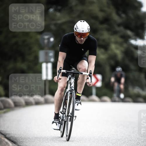 21.06.2026 - 29. Vierlanden-Triathlon H.Heesch http://msf.ph/oto/9909798 21.06.2026 11:56:21 Radfahren 17, 644, 704, 887 meine-sportfotos.de