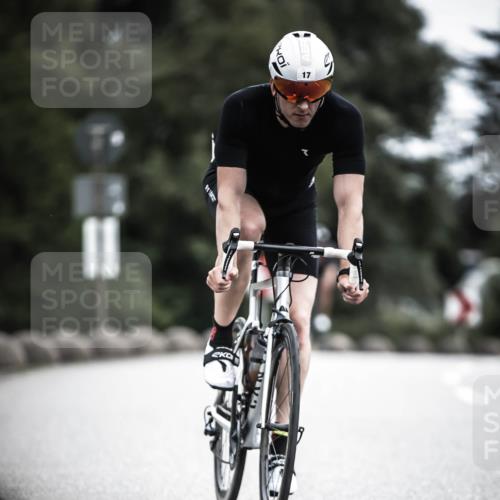 21.06.2026 - 29. Vierlanden-Triathlon H.Heesch http://msf.ph/oto/9909810 21.06.2026 11:56:22 Radfahren 17, 644, 704, 887 meine-sportfotos.de