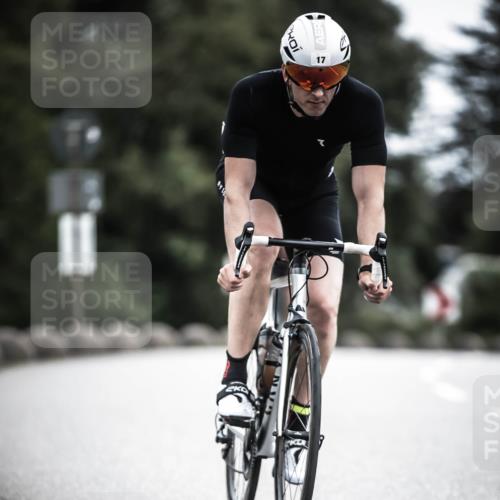 21.06.2026 - 29. Vierlanden-Triathlon H.Heesch http://msf.ph/oto/9909814 21.06.2026 11:56:22 Radfahren 17, 644, 704, 887 meine-sportfotos.de