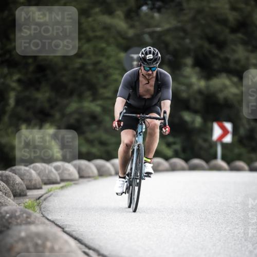 21.06.2026 - 29. Vierlanden-Triathlon H.Heesch http://msf.ph/oto/9909822 21.06.2026 11:56:26 Radfahren 17, 644, 704, 785, 887 meine-sportfotos.de