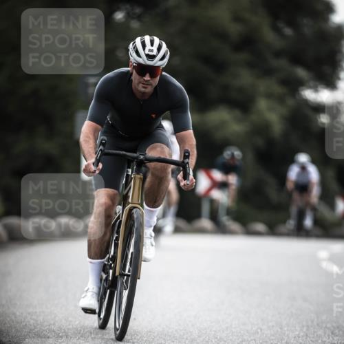 21.06.2026 - 29. Vierlanden-Triathlon H.Heesch http://msf.ph/oto/9909825 21.06.2026 09:29:55 Radfahren 7, 38, 67, 82, 88, 100, 109 meine-sportfotos.de