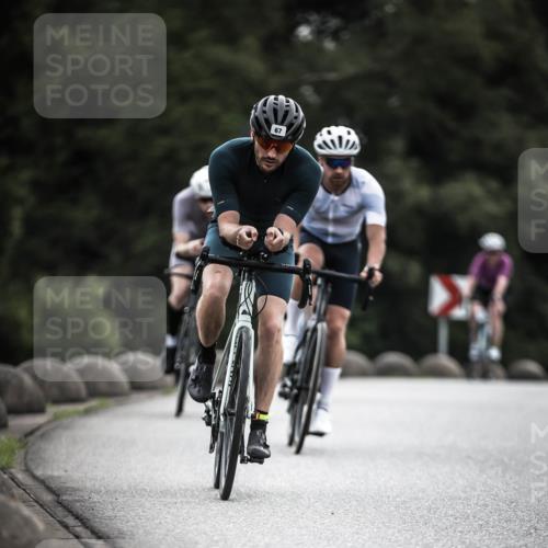 21.06.2026 - 29. Vierlanden-Triathlon H.Heesch http://msf.ph/oto/9909852 21.06.2026 09:29:59 Radfahren 7, 38, 59, 67, 82, 88, 100, 109, 163, 276 meine-sportfotos.de