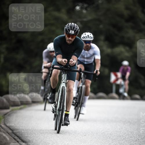 21.06.2026 - 29. Vierlanden-Triathlon H.Heesch http://msf.ph/oto/9909854 21.06.2026 09:29:59 Radfahren 7, 38, 59, 67, 82, 88, 100, 109, 163, 276 meine-sportfotos.de