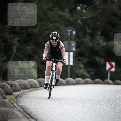 21.06.2026 - 29. Vierlanden-Triathlon H.Heesch http://msf.ph/oto/9910058 21.06.2026 09:30:23 Radfahren 80, 133, 246 meine-sportfotos.de
