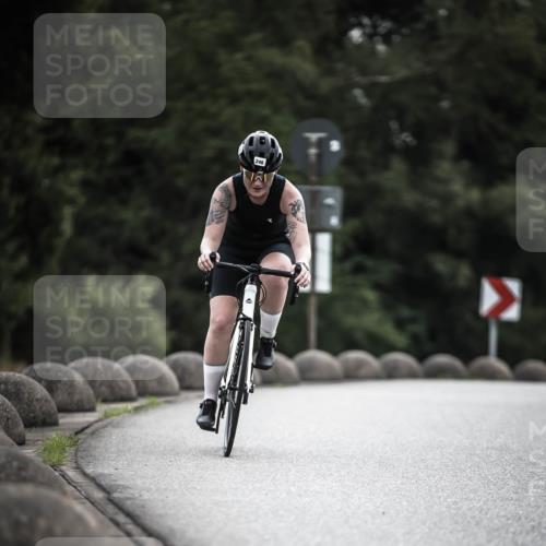 21.06.2026 - 29. Vierlanden-Triathlon H.Heesch http://msf.ph/oto/9910064 21.06.2026 09:30:23 Radfahren 80, 133, 246 meine-sportfotos.de