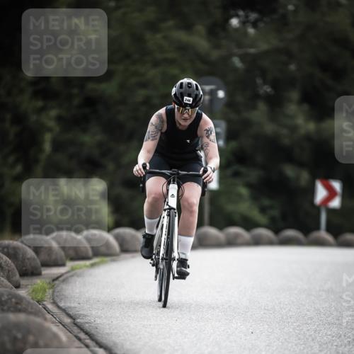 21.06.2026 - 29. Vierlanden-Triathlon H.Heesch http://msf.ph/oto/9910071 21.06.2026 09:30:23 Radfahren 80, 133, 246 meine-sportfotos.de