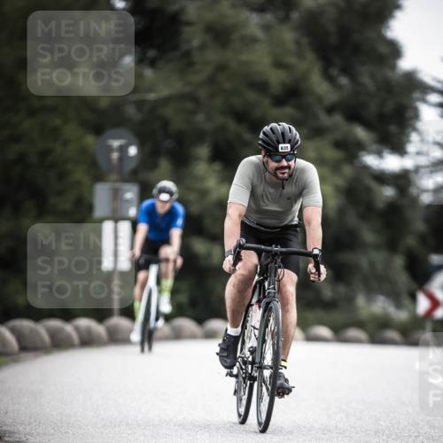 21.06.2026 - 29. Vierlanden-Triathlon H.Heesch http://msf.ph/oto/9910098 21.06.2026 11:57:33 Radfahren 635, 648 meine-sportfotos.de