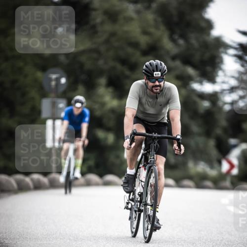 21.06.2026 - 29. Vierlanden-Triathlon H.Heesch http://msf.ph/oto/9910101 21.06.2026 11:57:33 Radfahren 635, 648 meine-sportfotos.de