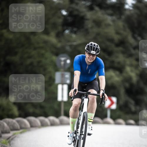 21.06.2026 - 29. Vierlanden-Triathlon H.Heesch http://msf.ph/oto/9910114 21.06.2026 11:57:35 Radfahren 635, 648 meine-sportfotos.de