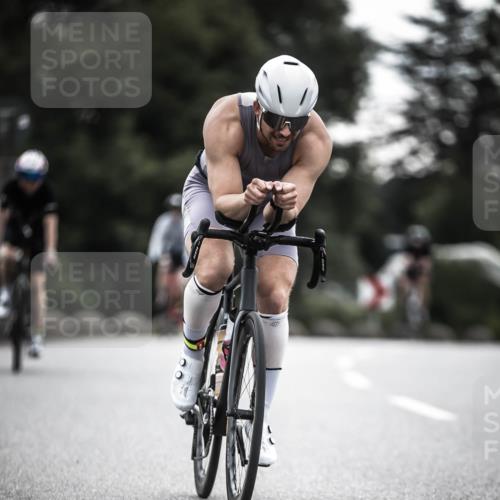 21.06.2026 - 29. Vierlanden-Triathlon H.Heesch http://msf.ph/oto/9910115 21.06.2026 09:30:34 Radfahren 35, 147, 159, 225, 248, 295 meine-sportfotos.de