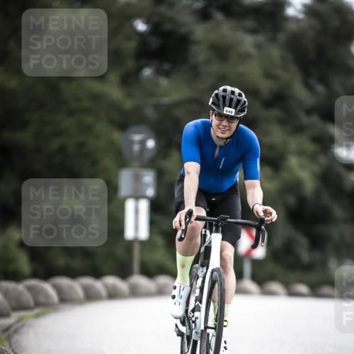 21.06.2026 - 29. Vierlanden-Triathlon H.Heesch http://msf.ph/oto/9910120 21.06.2026 11:57:35 Radfahren 635, 648 meine-sportfotos.de
