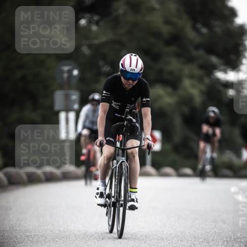 21.06.2026 - 29. Vierlanden-Triathlon H.Heesch http://msf.ph/oto/9910121 21.06.2026 09:30:35 Radfahren 35, 147, 159, 225, 248, 295 meine-sportfotos.de